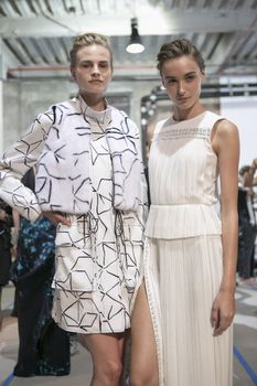 24301453_j-mendel-stasha_kristina_3.jpg