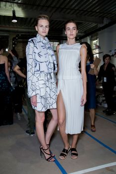 24301455_j-mendel-stasha_kristina_5.jpg
