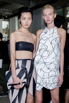 24301464_j-mendel-sunghee_nastya_sten_1.