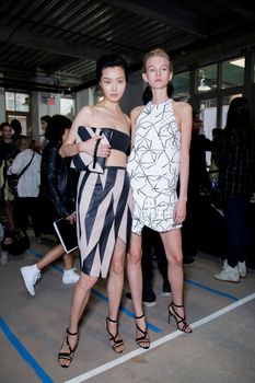 24301468_j-mendel-sunghee_nastya_sten_5.