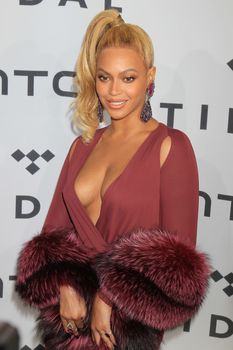 24332923_Beyonce_attends_TIDAL_X1020_Amp