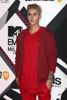 24379563_Justin_Bieber_attends_the_MTV_E