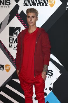24379564_Justin_Bieber_attends_the_MTV_E