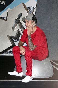 24380835_Justin_Bieber_attends_the_MTV_E