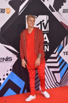 24380843_Justin_Bieber_attends_the_MTV_E