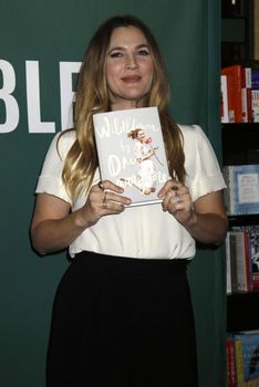 24395931_Drew_Barrymore_signs_copies_of_