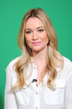 24395958_Katrina_Bowden_visits_On_Good_D
