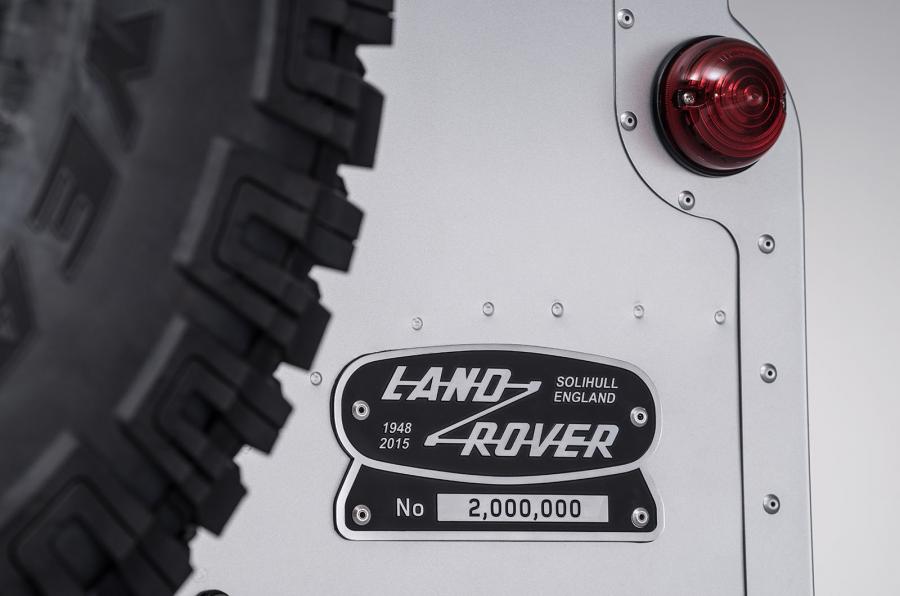land rover defender 2 mill 011