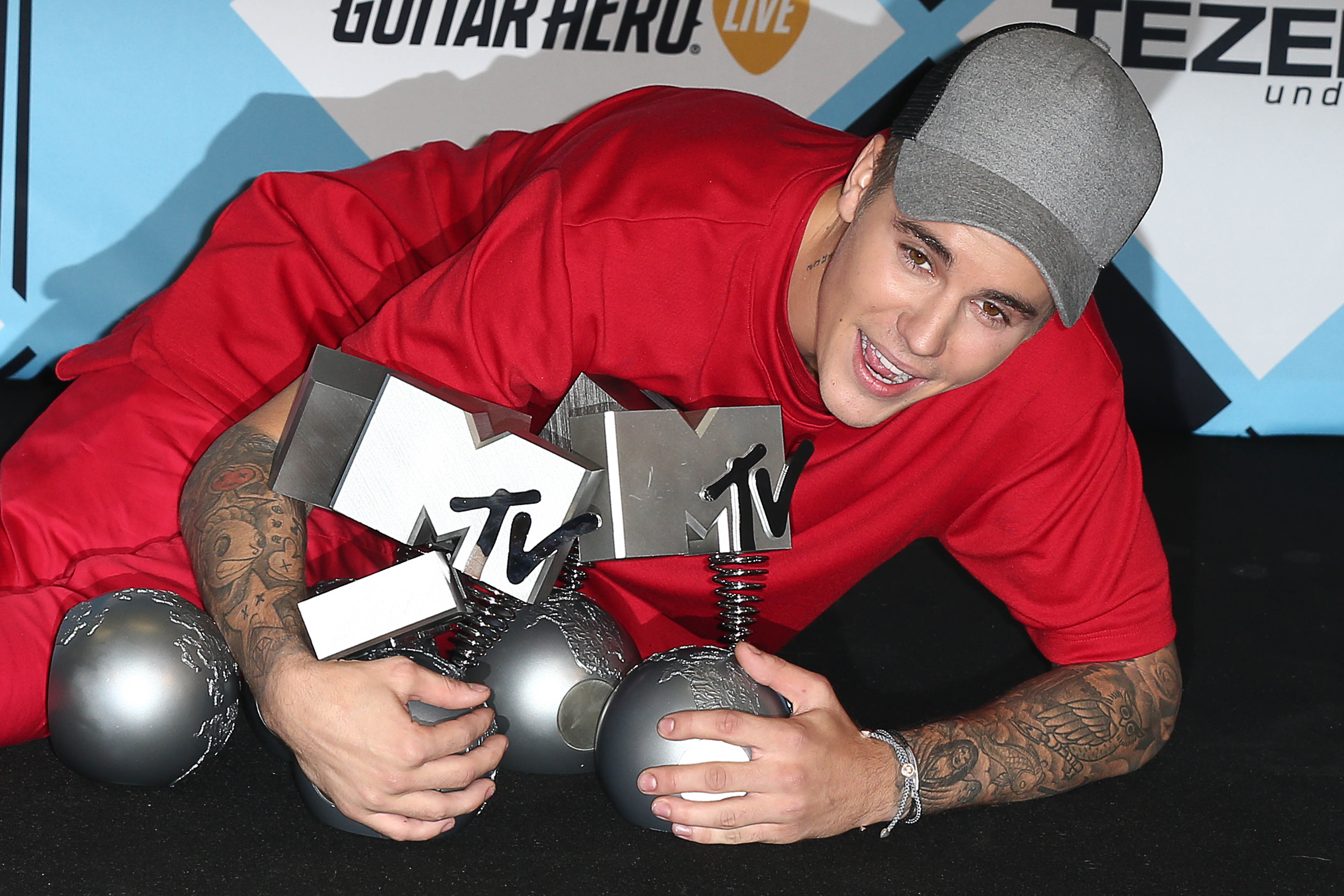 Justin Bieber attends the MTV EMAs 2015 07