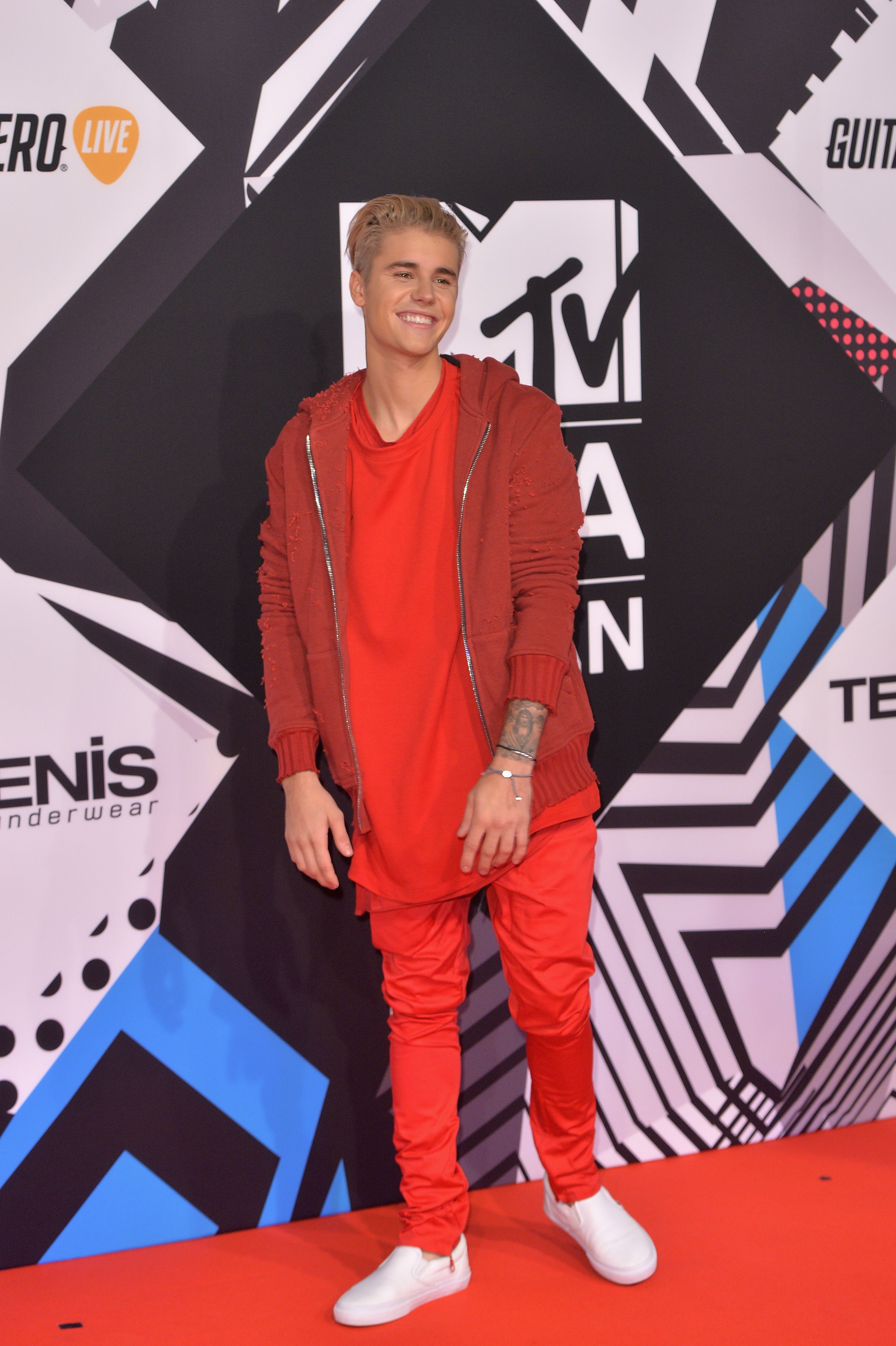 Justin Bieber attends the MTV EMAs 2015 19
