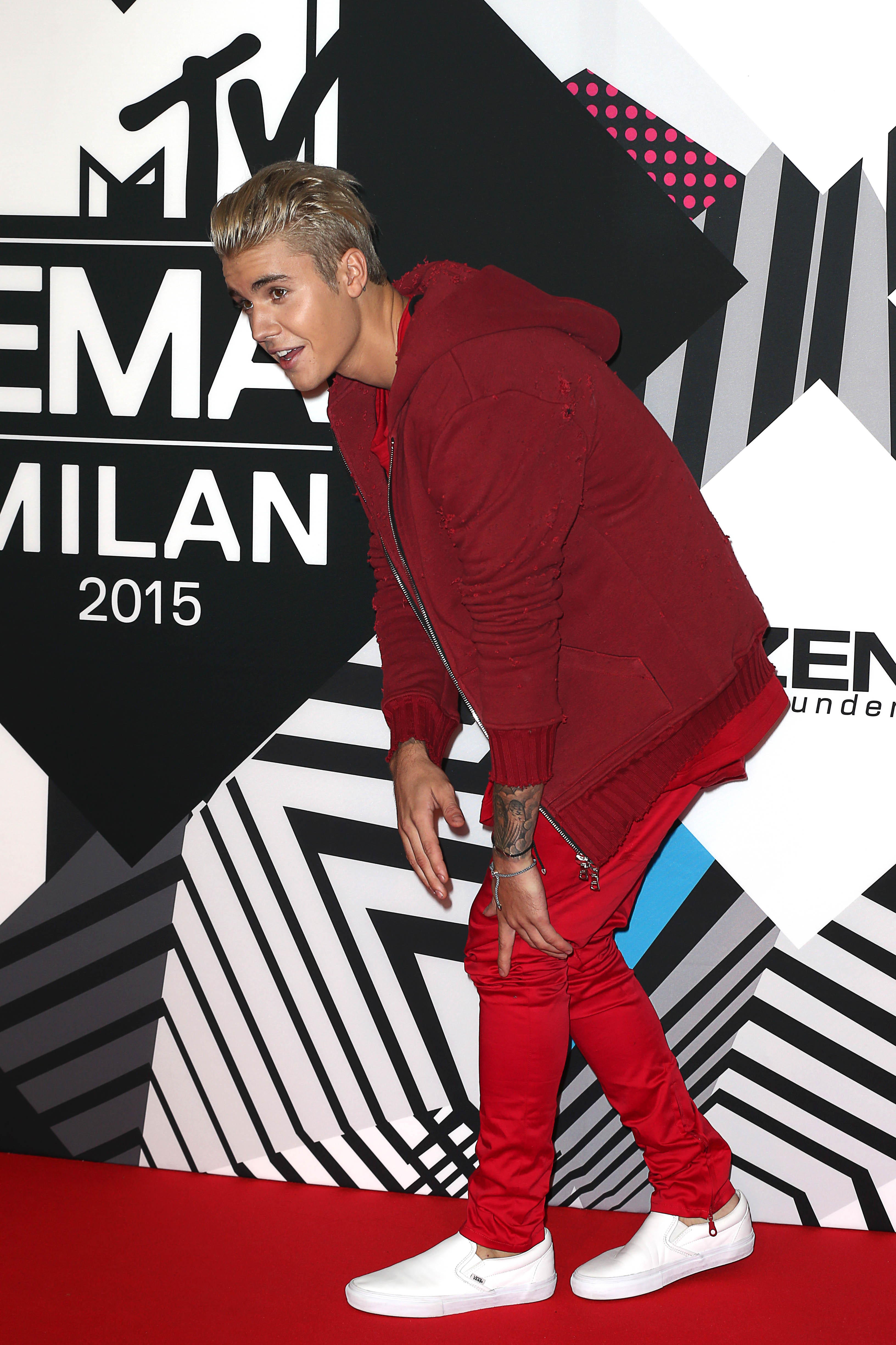 Justin Bieber attends the MTV EMAs 2015 08