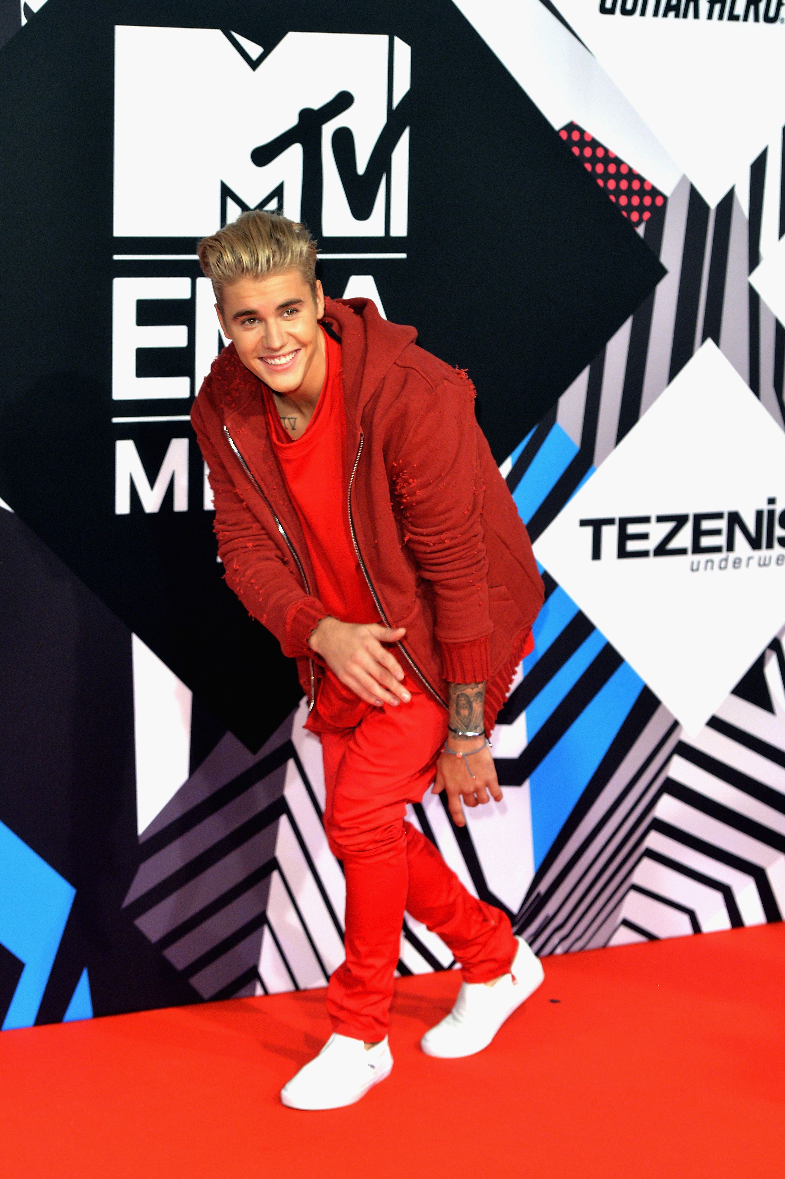 Justin Bieber attends the MTV EMAs 2015 18