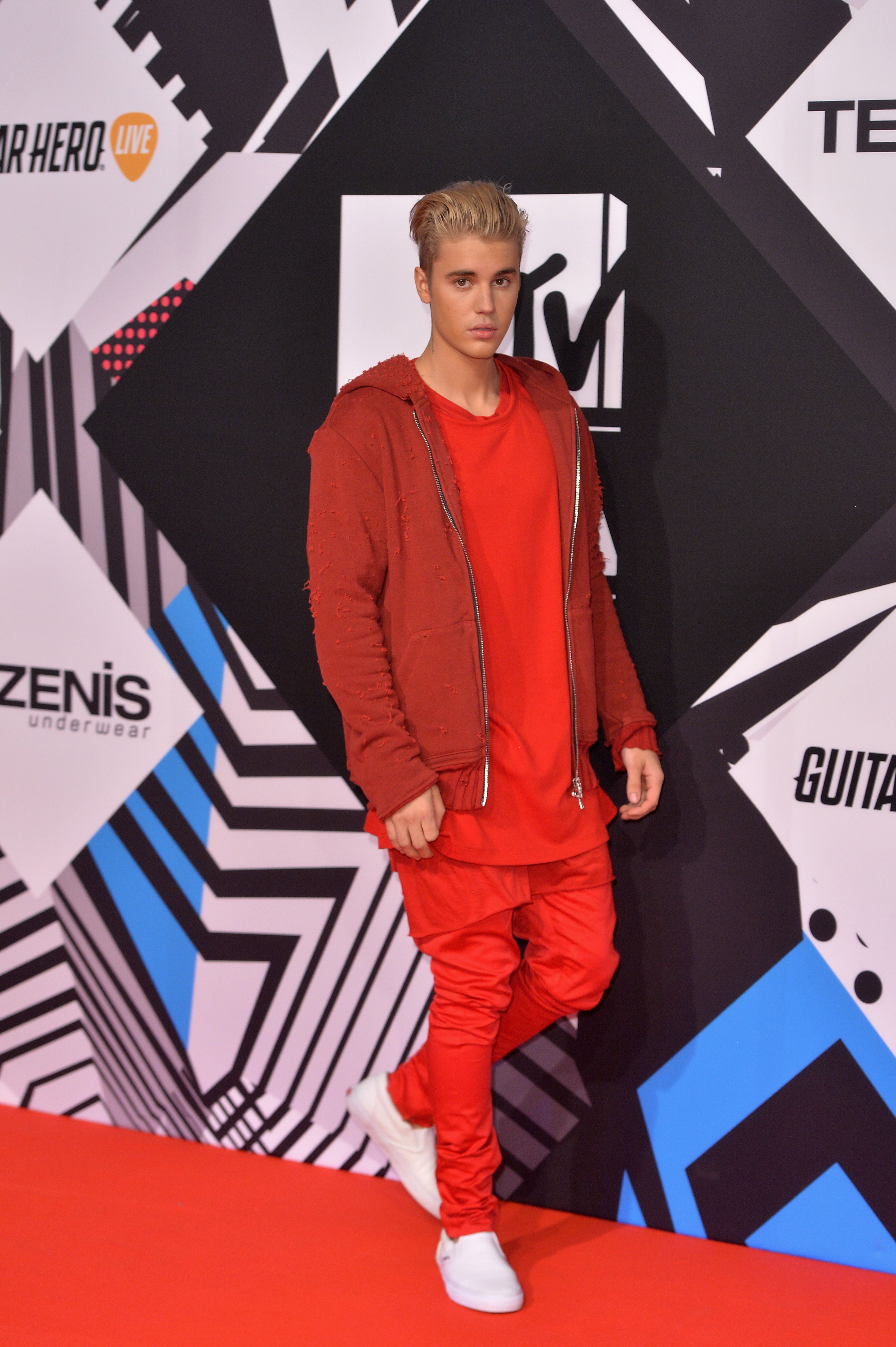 Justin Bieber attends the MTV EMAs 2015 12