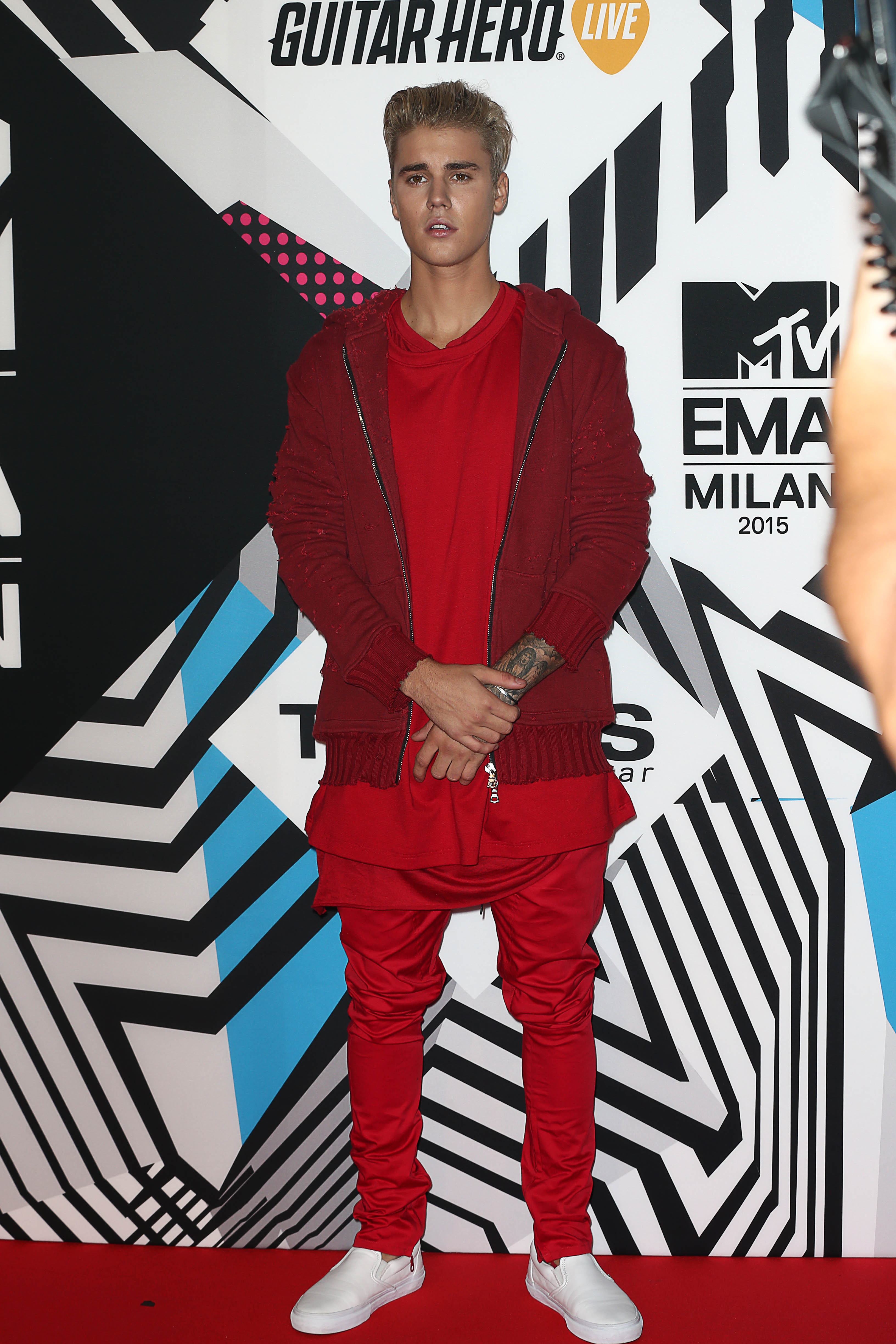 Justin Bieber attends the MTV EMAs 2015 06
