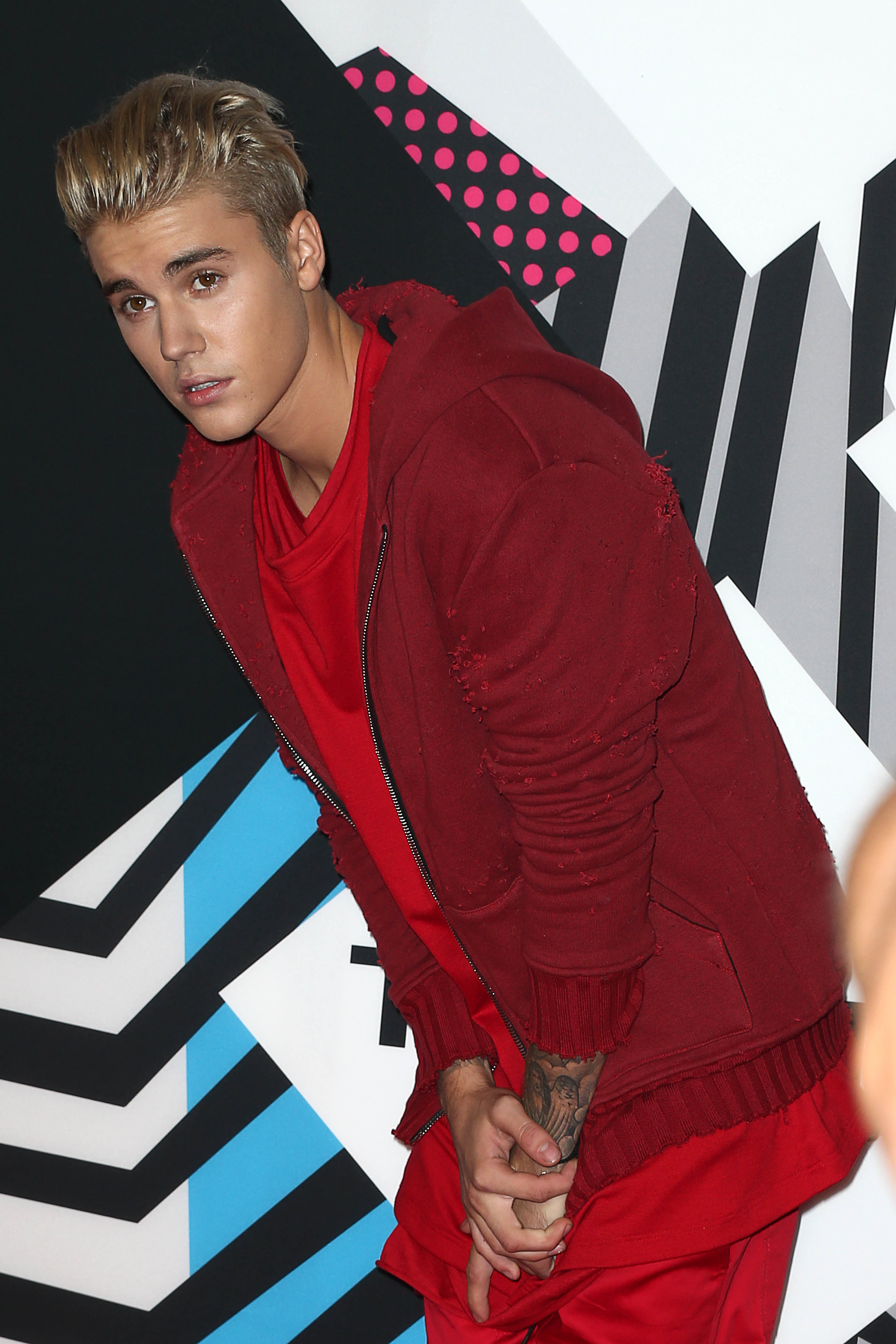 Justin Bieber attends the MTV EMAs 2015 07