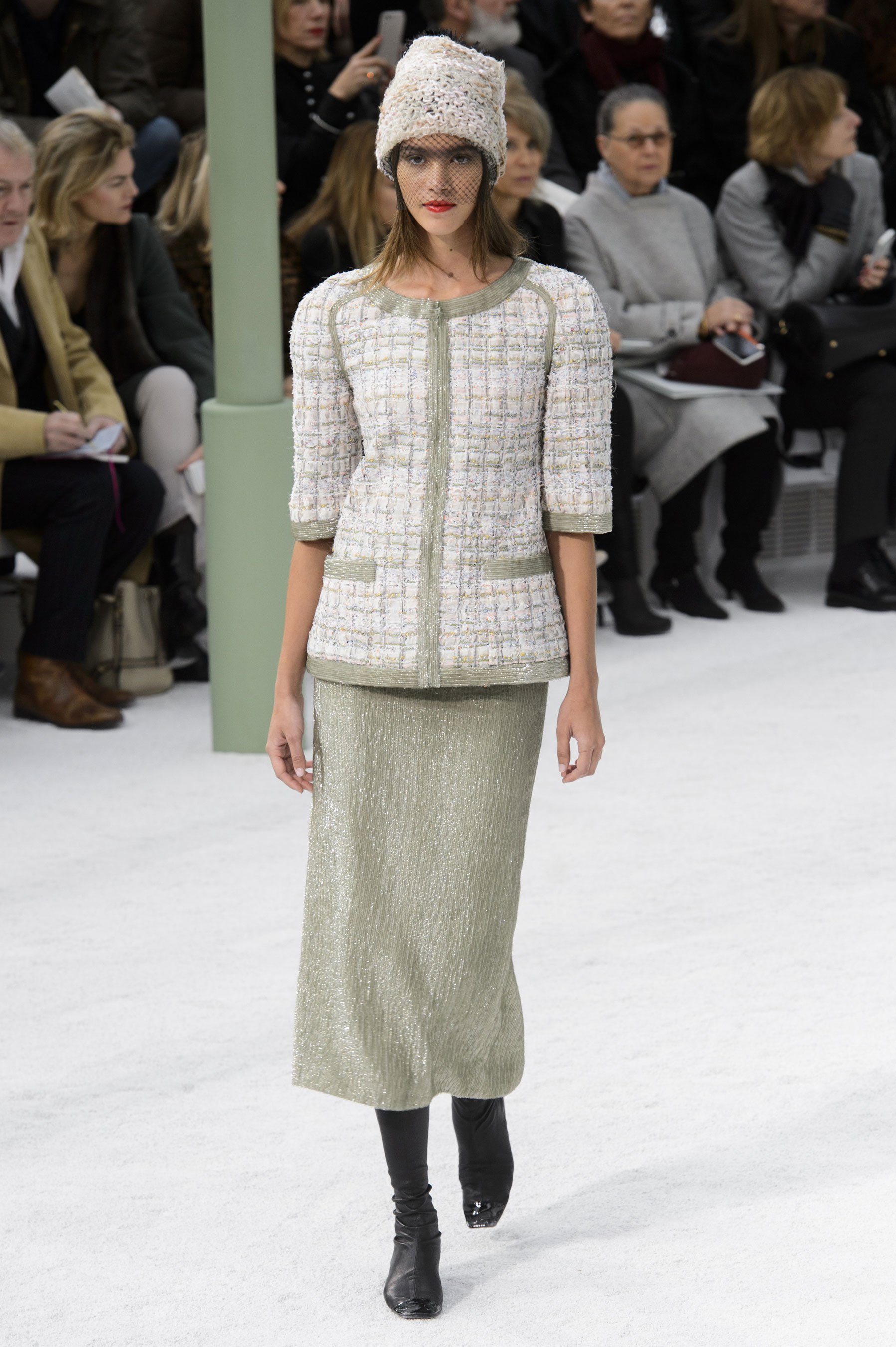 chanel haute couture spring 2015 pfw 27 pauline