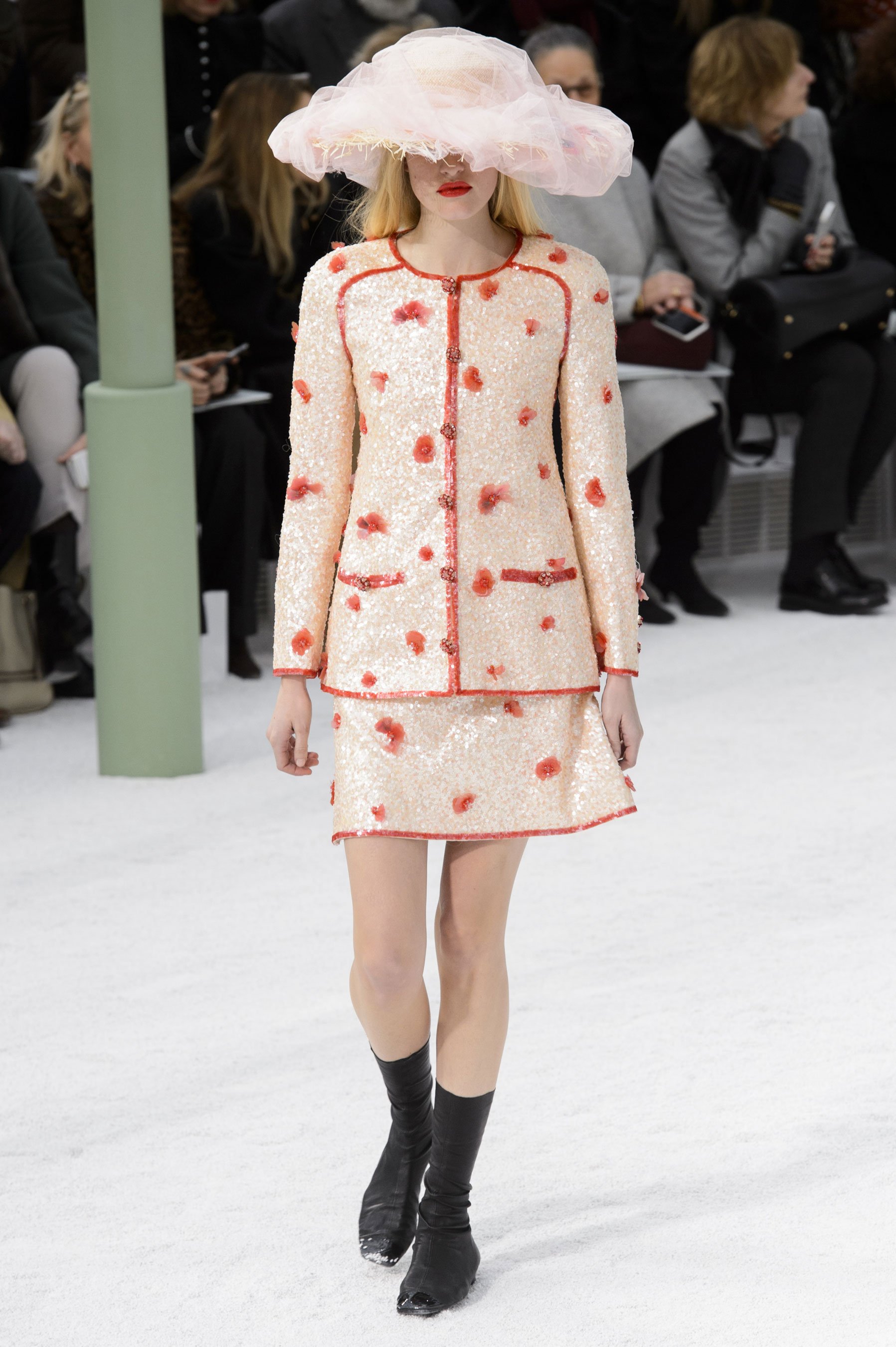 chanel haute couture spring 2015 pfw 30 louise