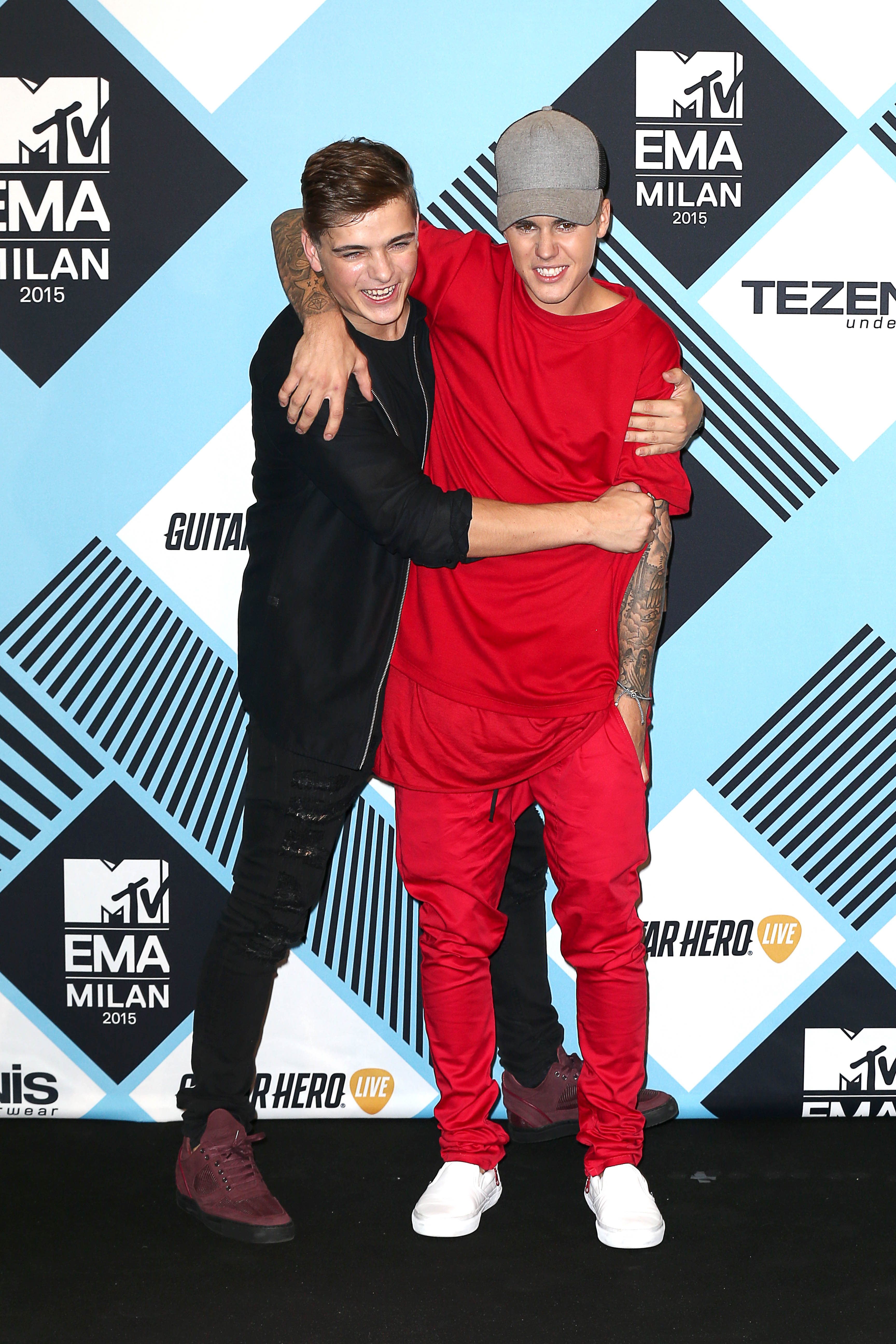 Justin Bieber attends the MTV EMAs 2015 03