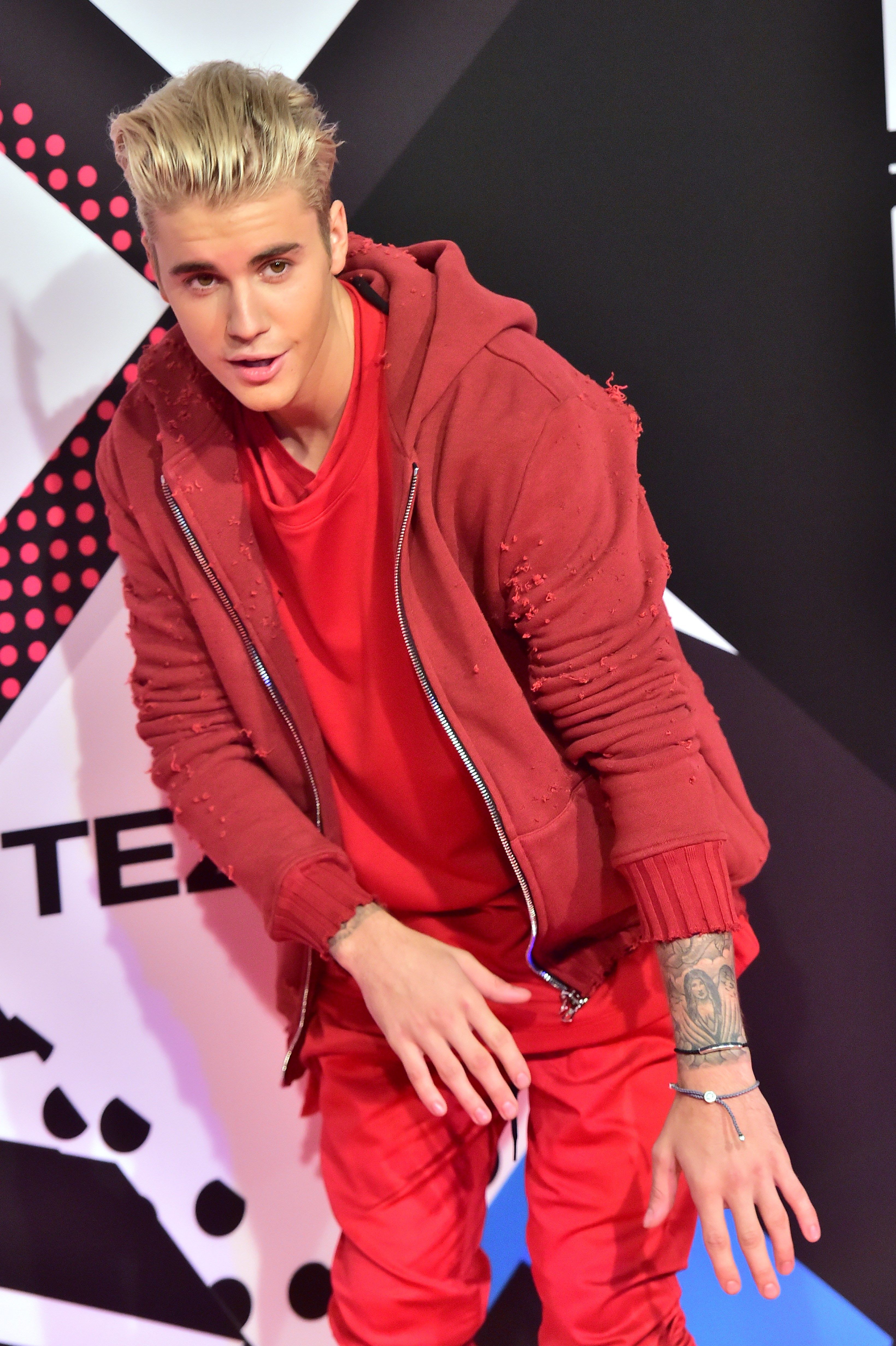Justin Bieber attends the MTV EMAs 2015 27