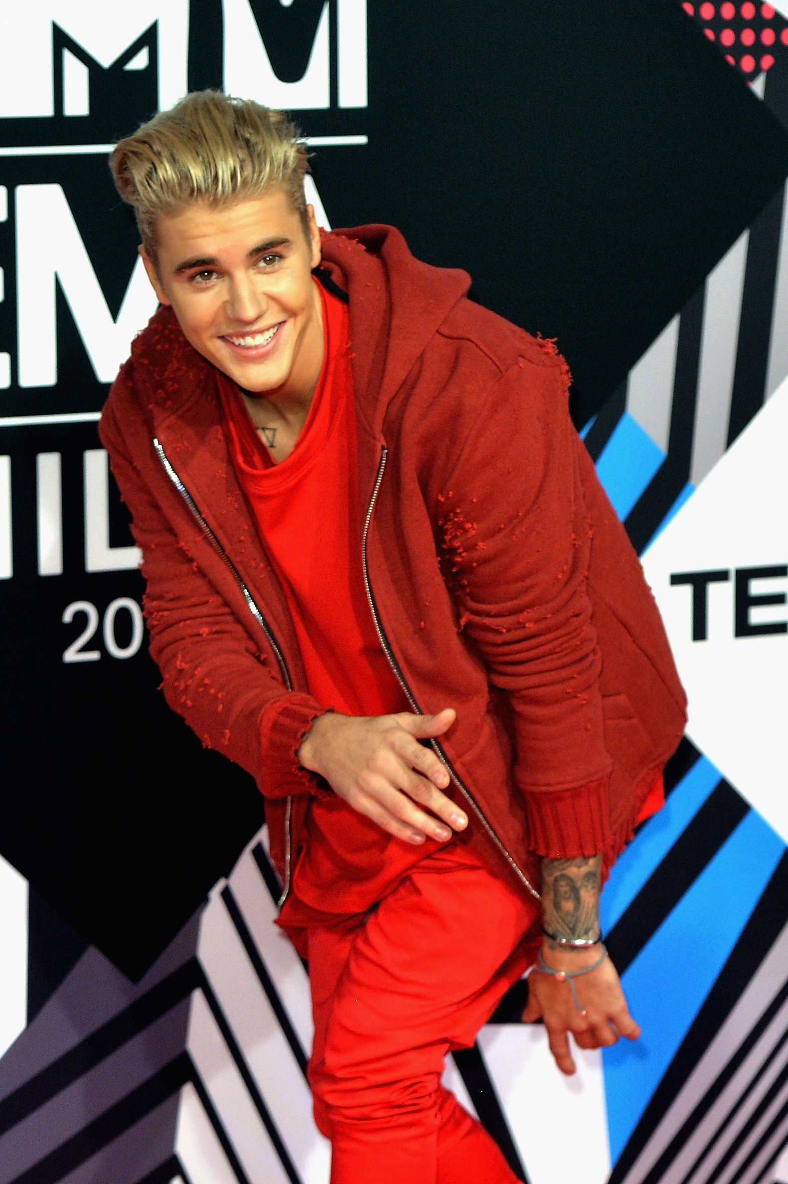 Justin Bieber attends the MTV EMAs 2015 15