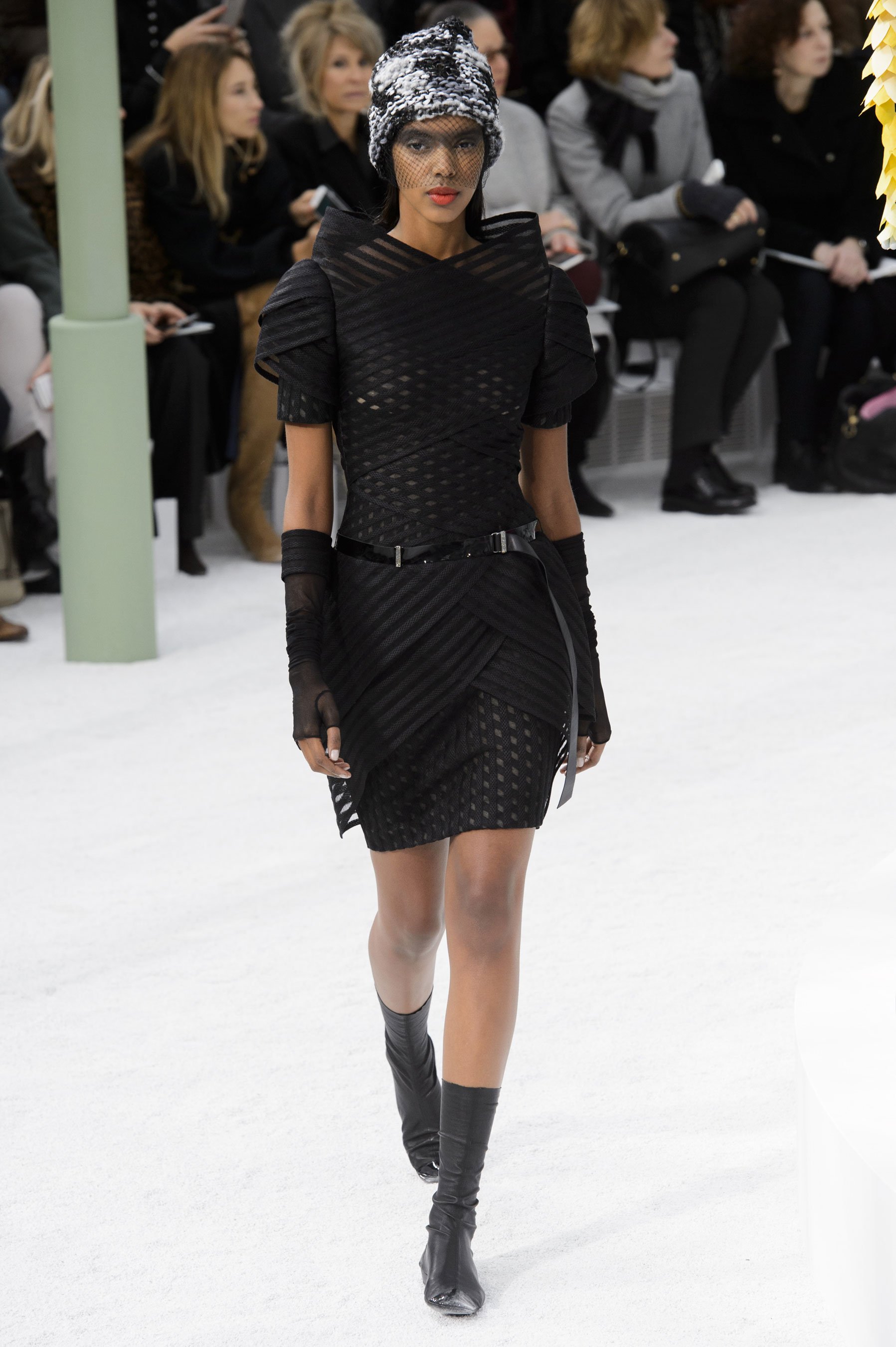 chanel haute couture spring 2015 pfw 38 mahary